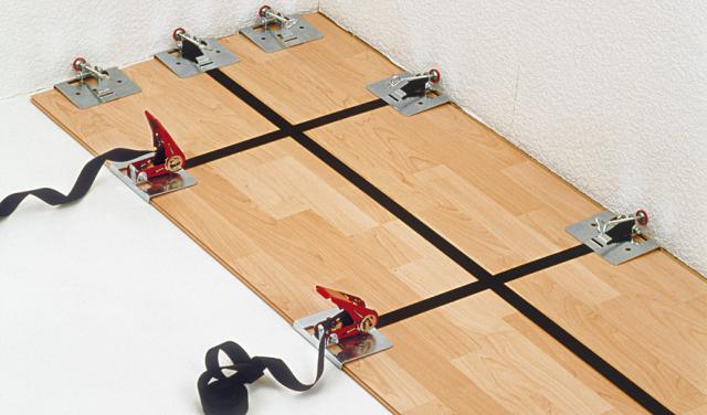 Hjälpverktyg för att täta och lägga golv