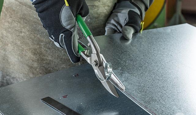 Universalsax med brett blad D106A-250-SB