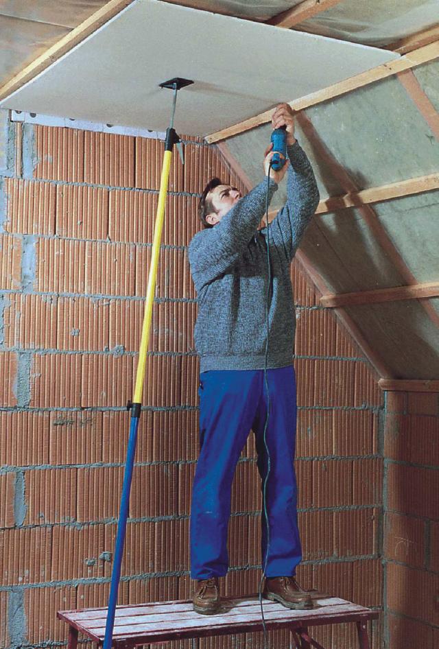 Enhandsstöd i taket